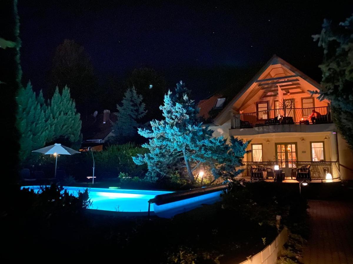Villa Oliva Boutique Rooms Zamárdi エクステリア 写真