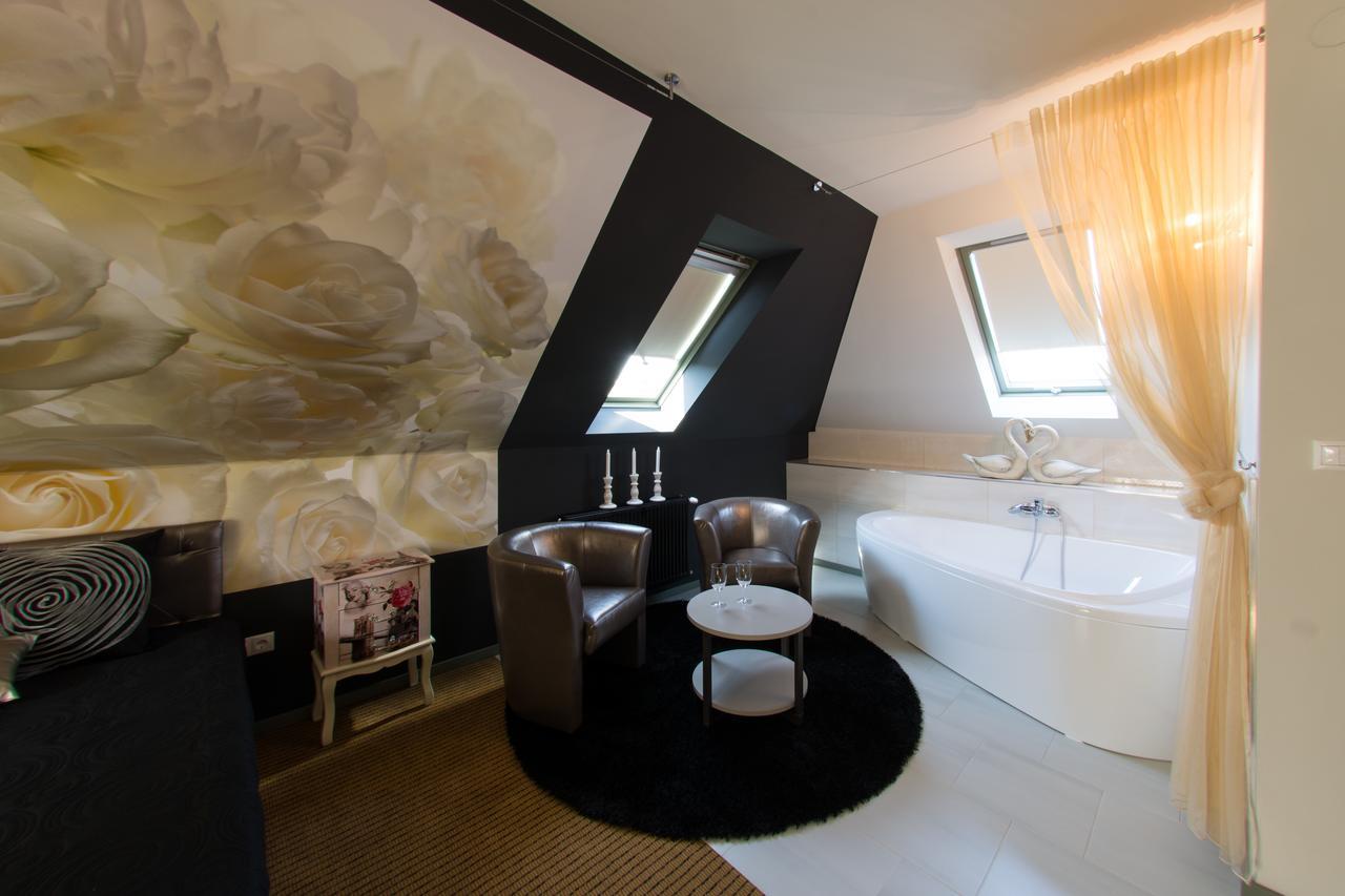 Villa Oliva Boutique Rooms Zamárdi エクステリア 写真