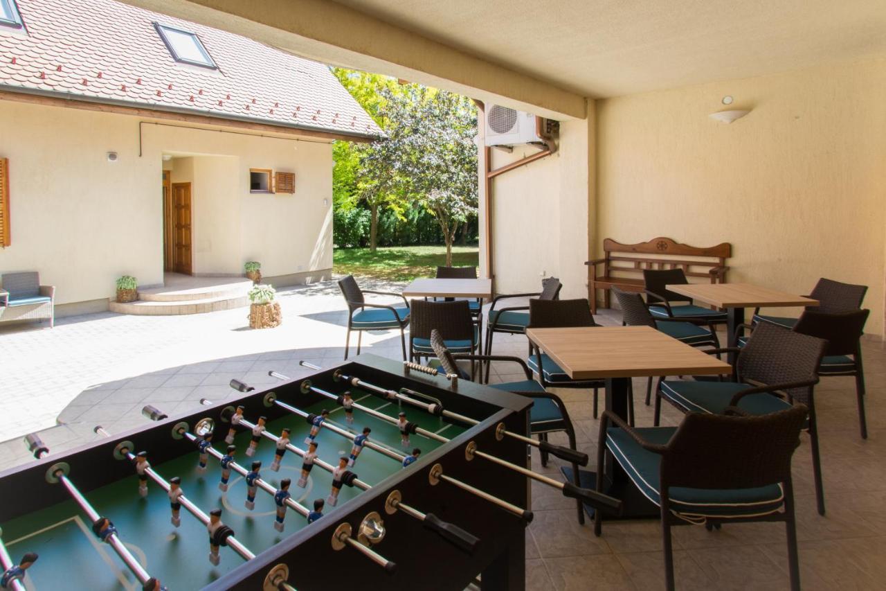 Villa Oliva Boutique Rooms Zamárdi エクステリア 写真