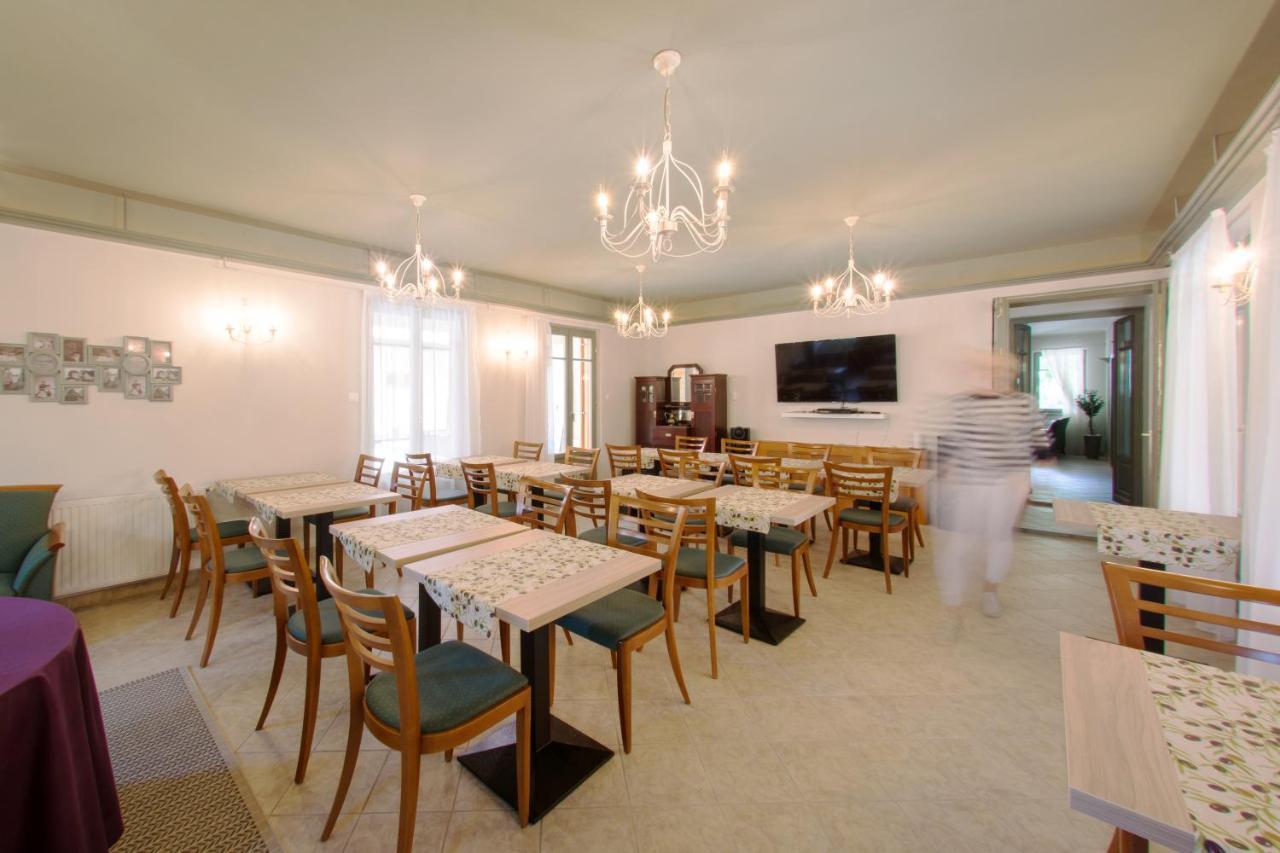 Villa Oliva Boutique Rooms Zamárdi エクステリア 写真